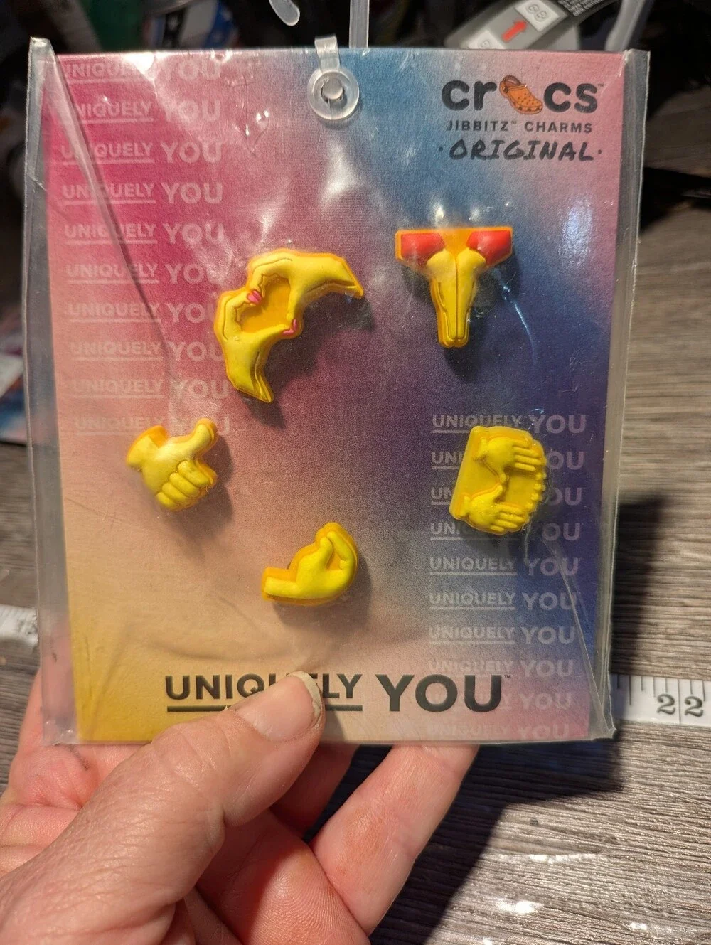 CROCS New‎ 5 Pc Yellow Emoji Hand Jibbitz Charm Set